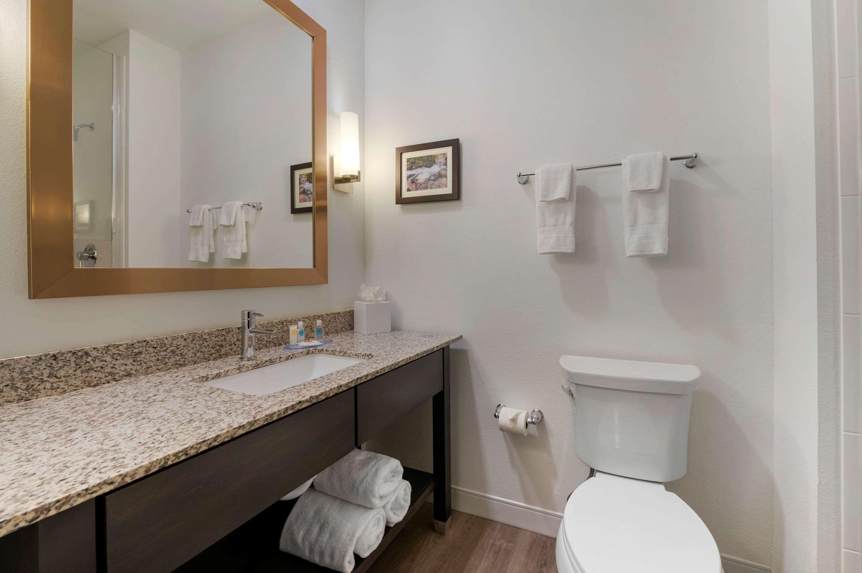 Comfort Suites Cincinnati University - Downtown Luaran gambar